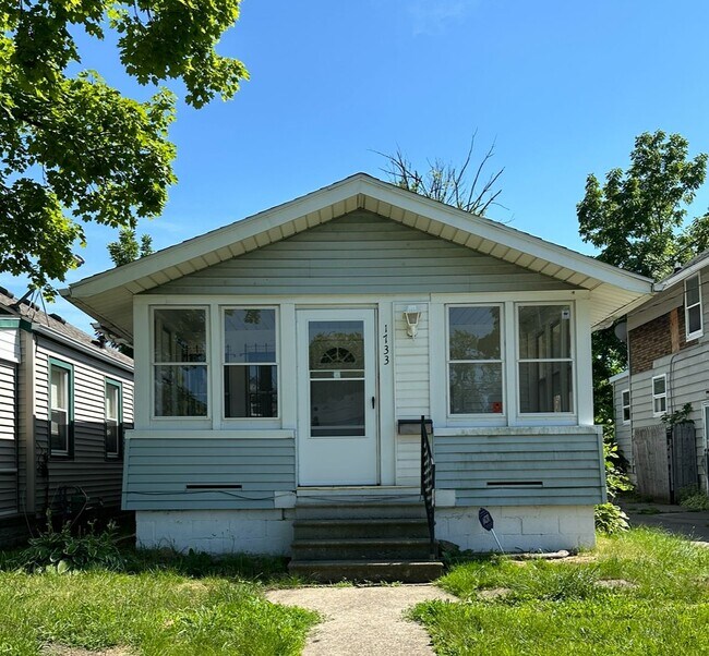 Primary Photo - 2 bed 1 bath