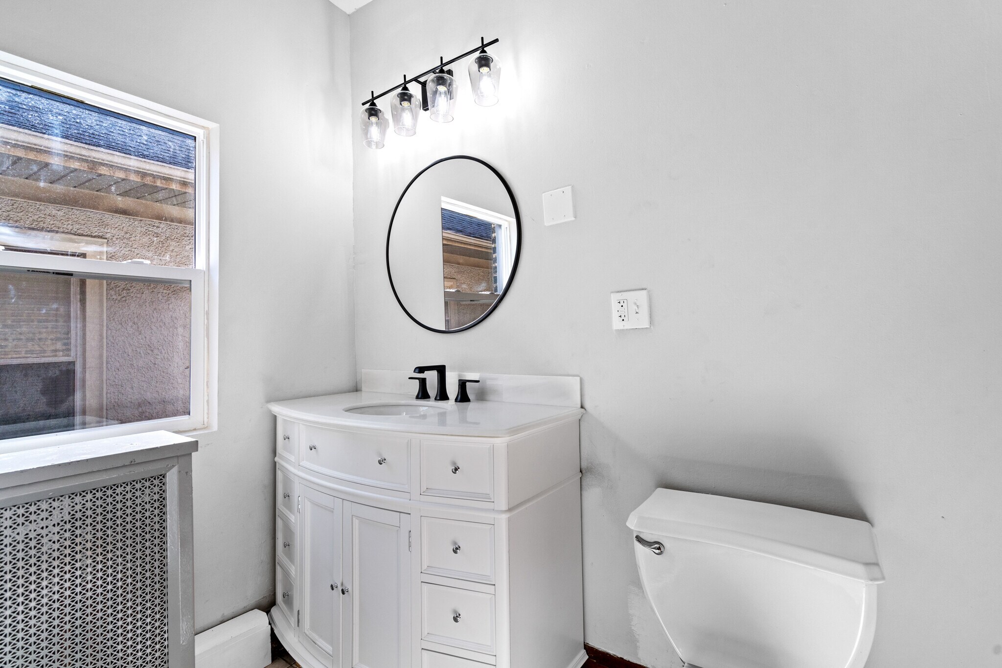 Bath Pic 1 - 5059 W Sunnyside Ave