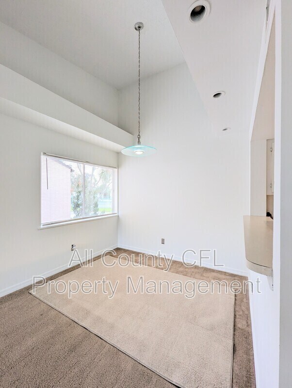 Building Photo - 4533 Lakeway Dr