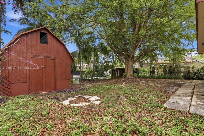 Building Photo - 4512 SW 27th Terrace