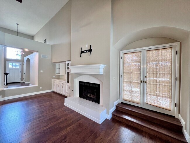 Building Photo - $3,600 Cole & Millbrook, 4 Bedroom House -...