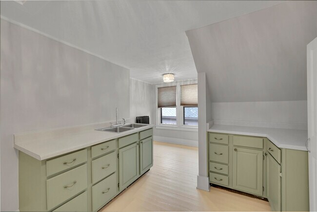 Building Photo - 1824 W Colorado Ave