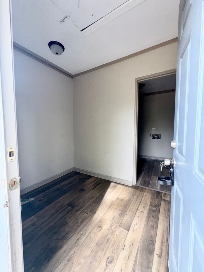 Building Photo - Unit B – Rear Home