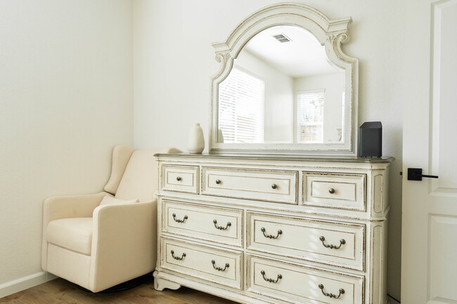 Building Photo - 1894 Pyramid Creek Dr