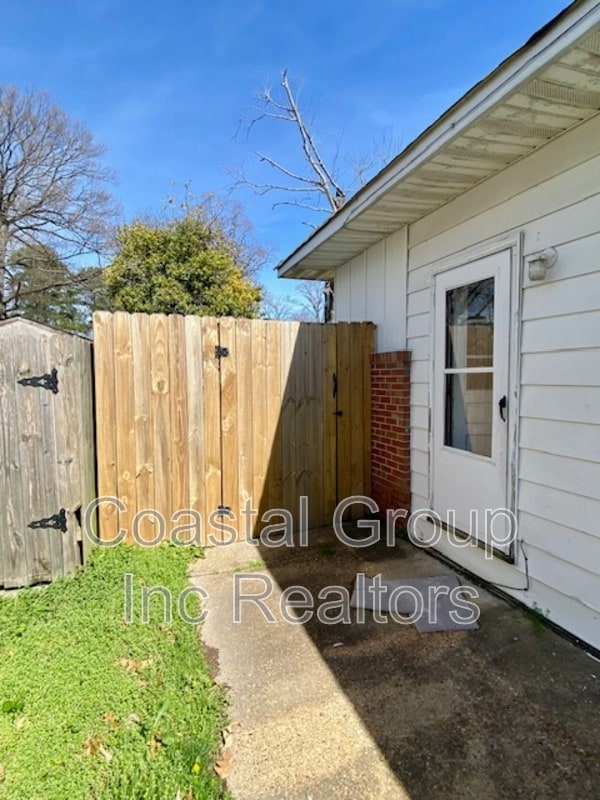 Building Photo - 3612 Terry Dr