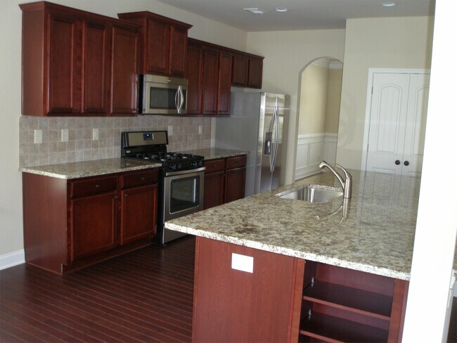 Building Photo - 3645 Fallen Oak Ln