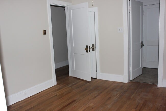 Building Photo - Two Bedroom Apartment for Rent