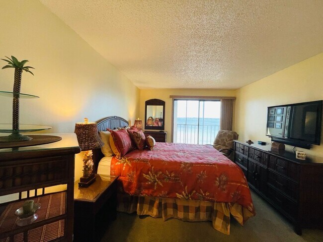 Building Photo - TARPON BAY CONDO