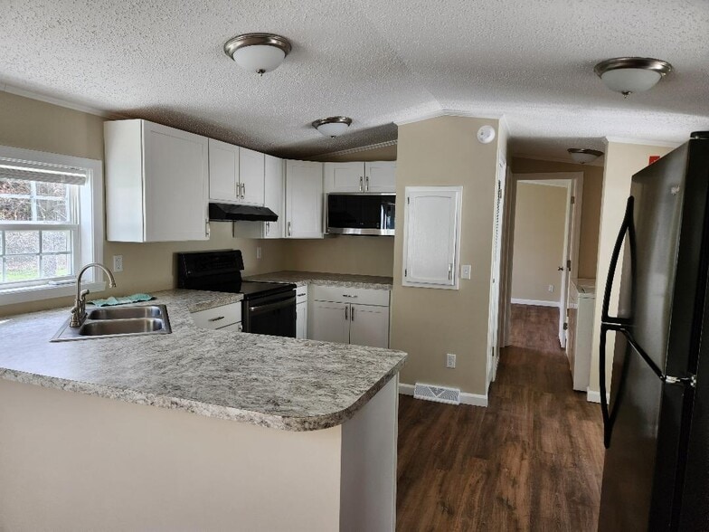 New kitchen countertops - 16 Kimberly St
