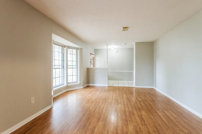 Building Photo - 200 Montrose Cir