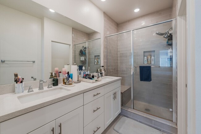 Building Photo - Newer townhome rental located in the gated One Seven Eight community!