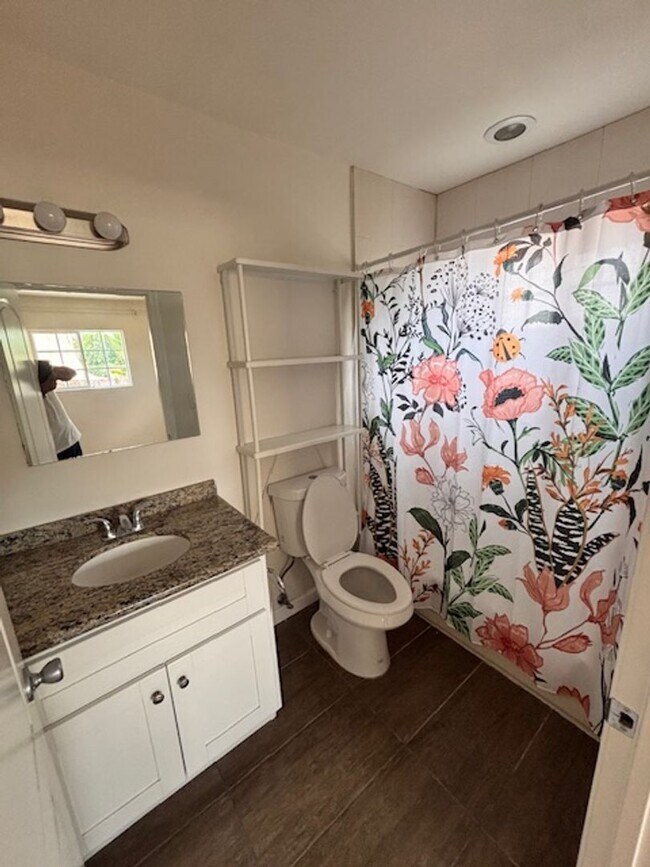 Building Photo - 1828 Montrose St, located in the vibrant city of Los Angeles