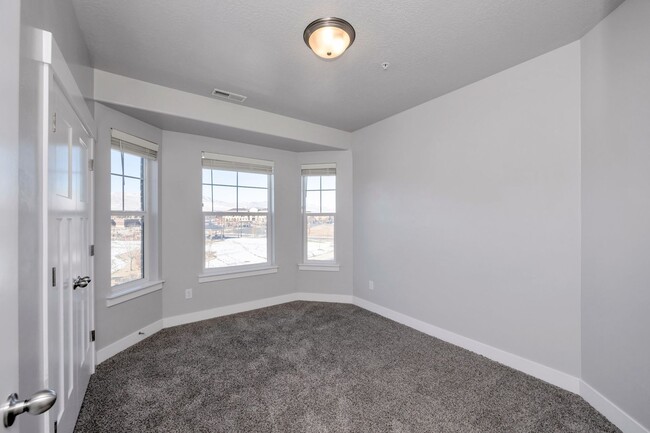 Building Photo - LIKE NEW TOP FLOOR HERRIMAN CONDO - AVAILA...