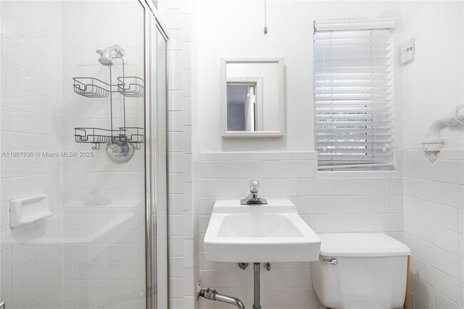 Building Photo - 1375 N Biscayne Point Rd