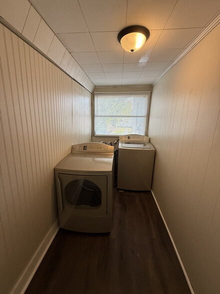 Building Photo - 2710 W Virginia St