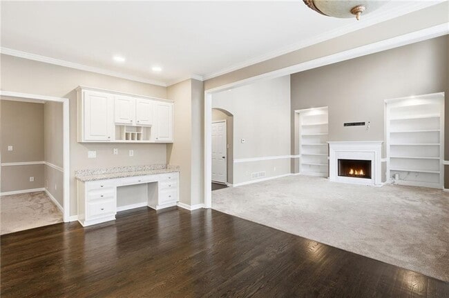 Building Photo - 310 Stoneleigh Dr SW