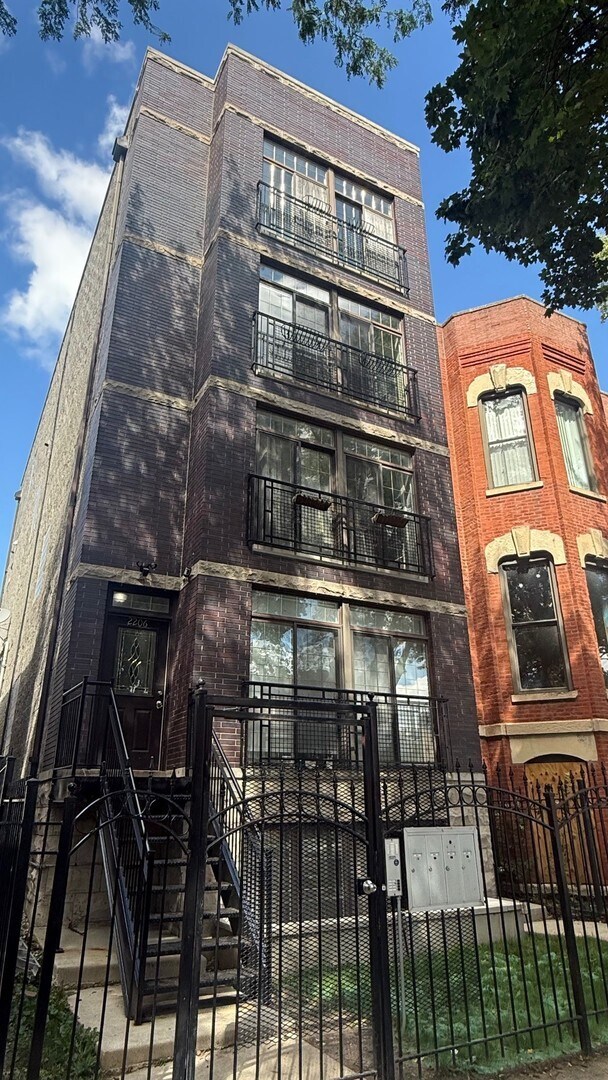 Primary Photo - 2206 W Monroe St