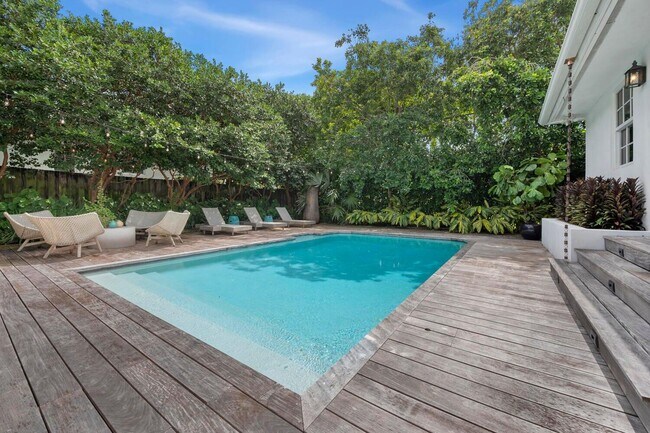 Building Photo - 302 NW 16th St