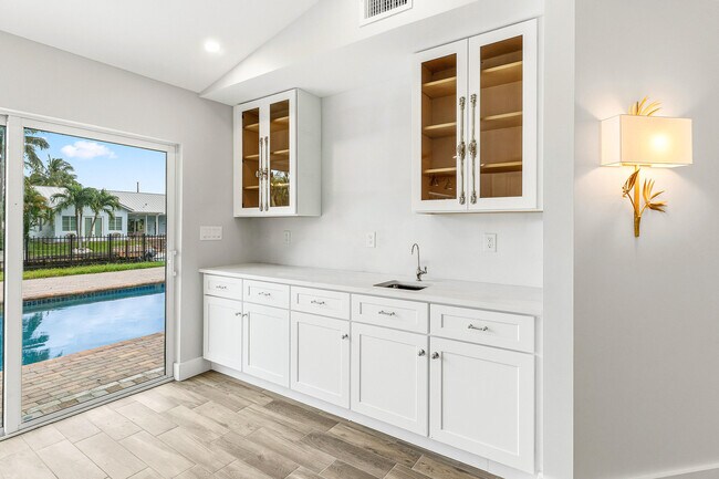 Building Photo - 1254 SW 4th Ct