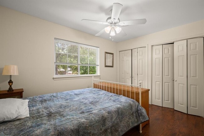 Building Photo - 1713 Deerfield Dr