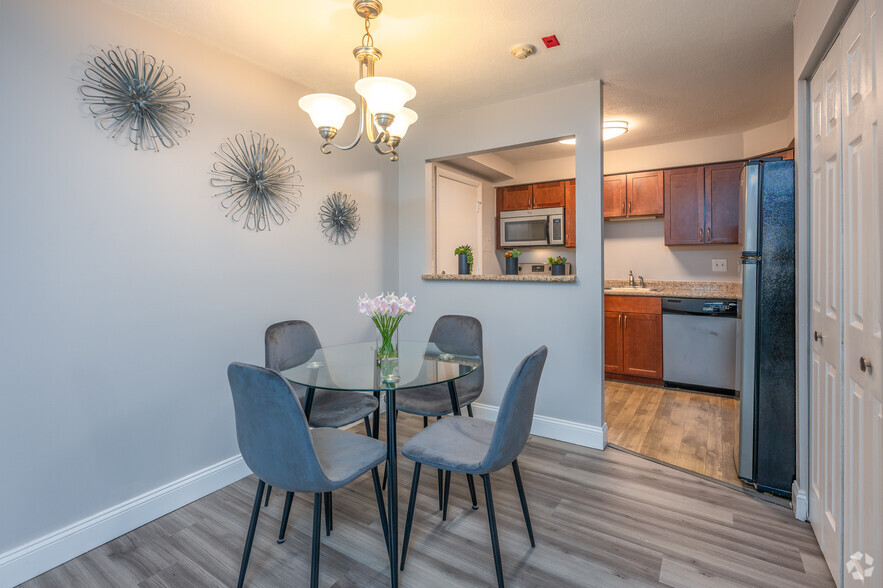 2BR, 1BA - 835SF - Dining Room - Highland House Apartments