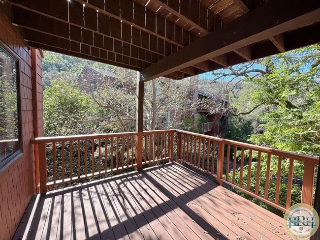 Building Photo - Charming 3-Bedroom, 2.5-Bathroom Condo in Novato