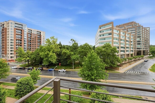 Building Photo - 6924 Rockledge Dr