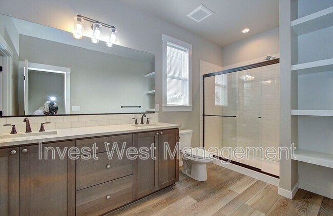 Building Photo - 1651 52nd Ct