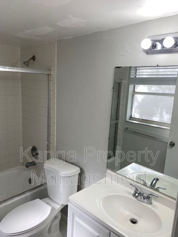 Building Photo - 11423 NW 35th St