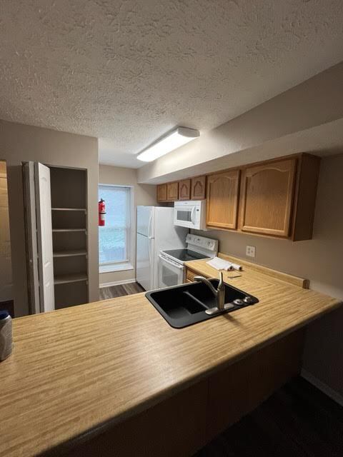 Building Photo - 1871 N Lakeman Dr