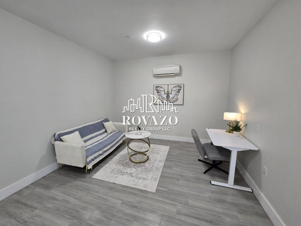 Building Photo - 130 Ellis Ave