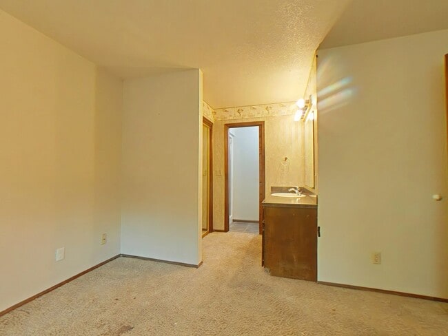 Building Photo - 3 Bedroom House ~ North Corvallis