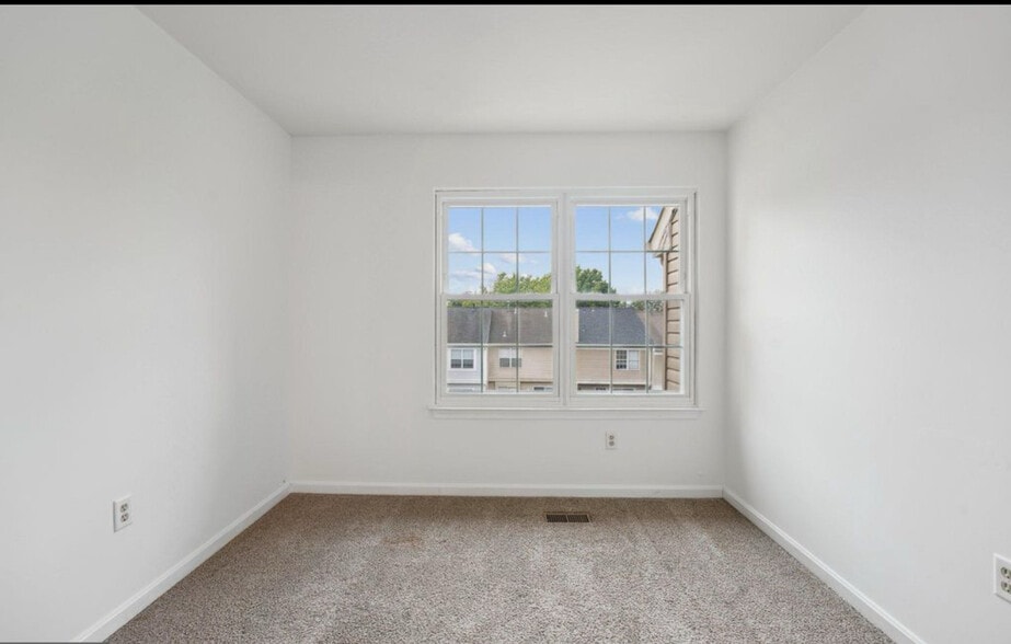 Building Photo - 7813 Flager Cir