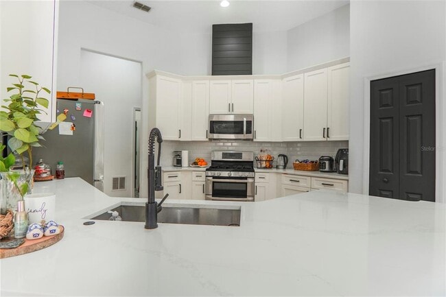 Building Photo - 2884 Majestic Isle Dr