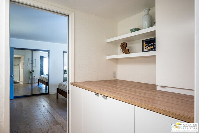 Building Photo - 2094 Normandy Ct