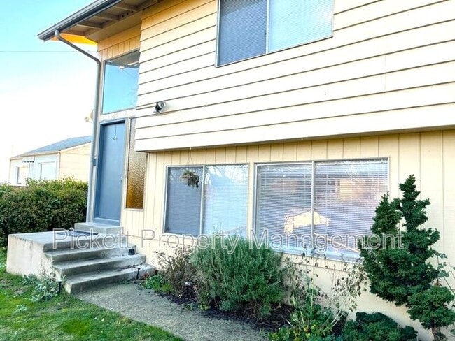 Primary Photo - 1615 Trenton Ave