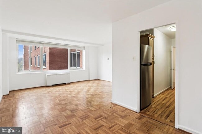 Building Photo - 4000 Tunlaw Rd NW