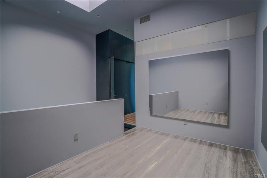 Building Photo - 1011 N Orange Grove Ave