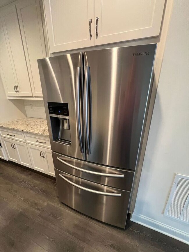 Building Photo - READY!!! 3 bedroom Townhome at South Lawn - Lawrenceville