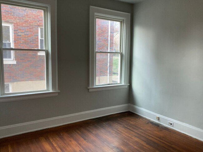 Building Photo - 4226 W 8th St