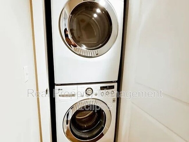 Building Photo - 2115 201st Pl SE