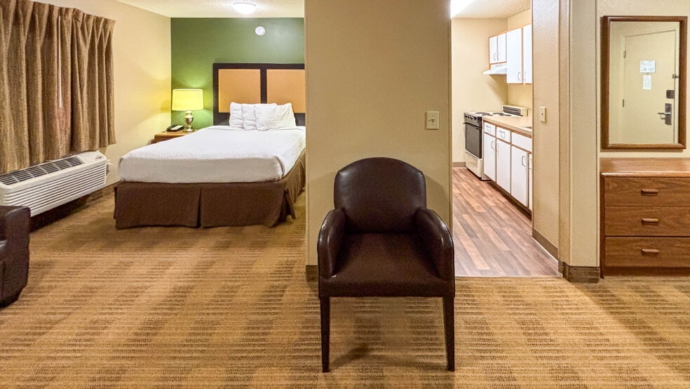 Building Photo - 530 Woods Lake Rd