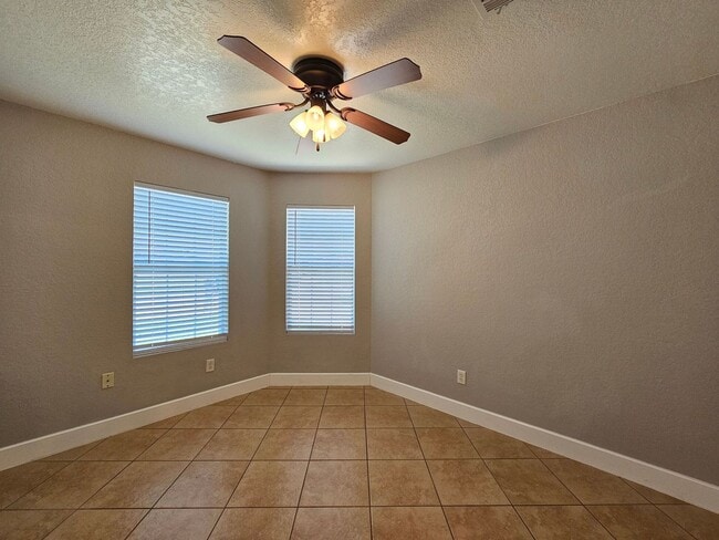Building Photo - HHUGE RENT REDUCTION  - AVAILABLE NOW & READY FOR MOVE-IN!