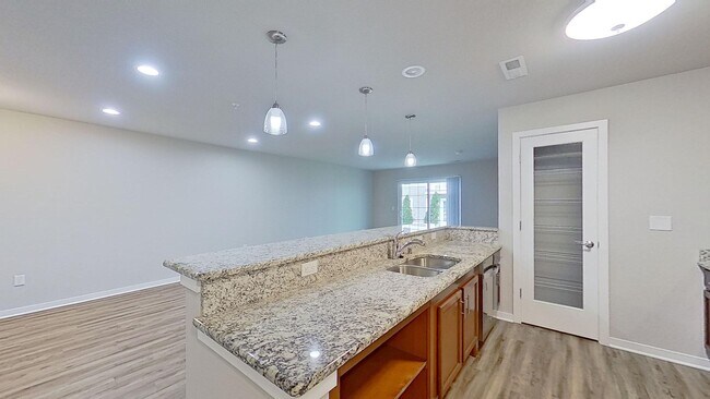 Building Photo - Condo Style Lower 1 Bedroom 1 Bathroom Apartment