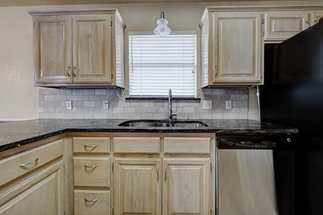 Building Photo - 2904 Canyon Oaks Ct