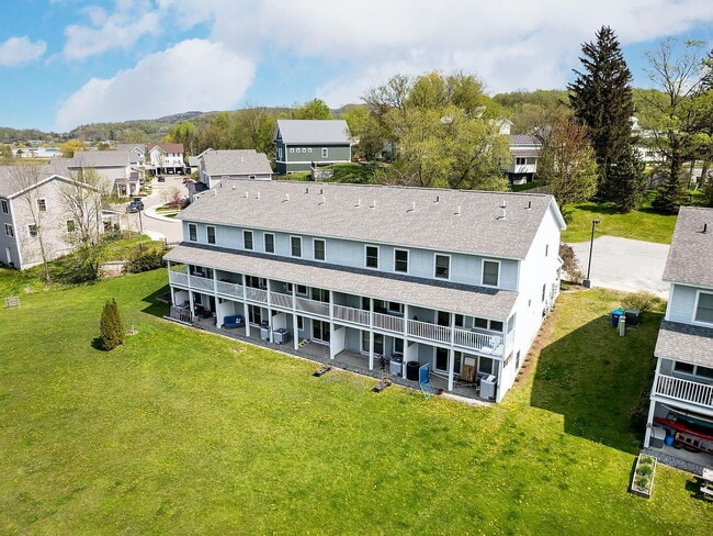 Building Photo - "Spacious 3-Bedroom Haven with 3 Full Baths in Charming Hinesburg!"