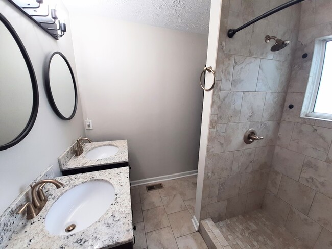 Building Photo - 391 Dorr Dr