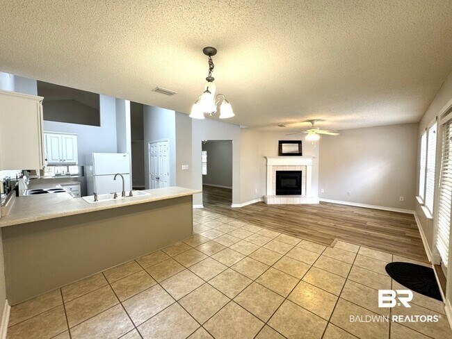 Building Photo - 9964 Hollowbrook Ave