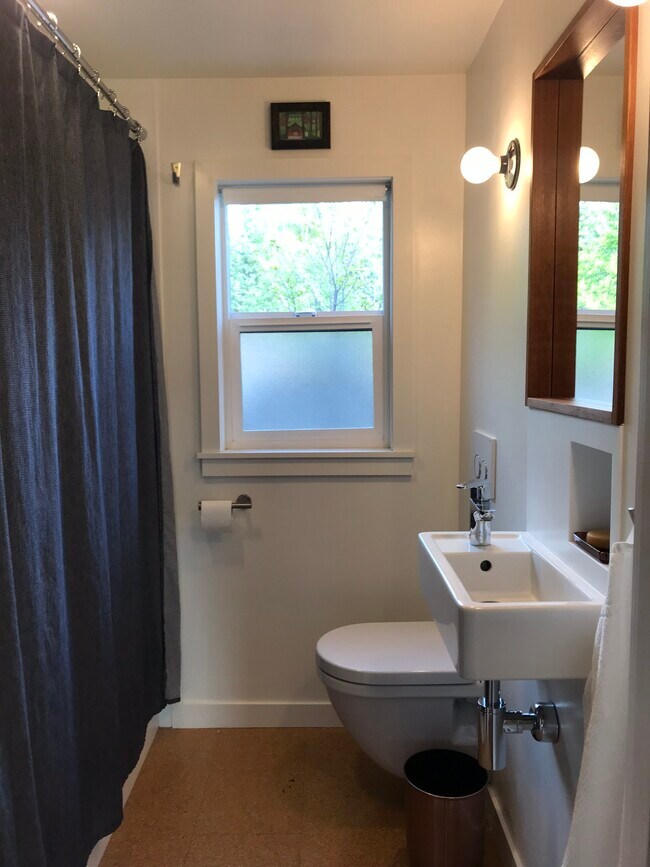 Building Photo - 2215 Dahl Ln