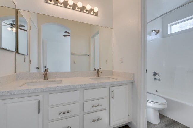 Building Photo - NORTH SHORES REFRESHED 2 STORY HOME WITH FIREPLACE AND LARGE BACKYARD